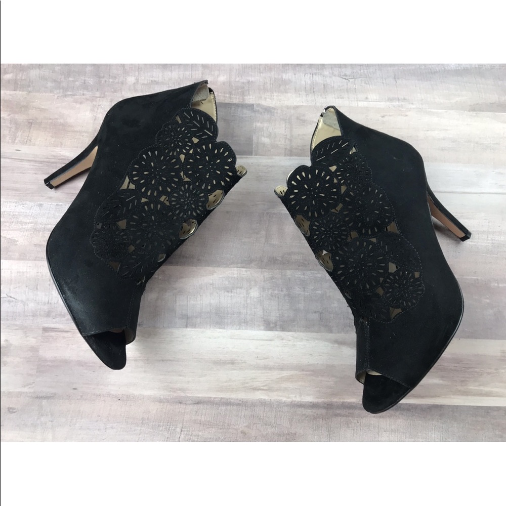 {AdrienneVittadini}Gallant laser cut peep toe heel
